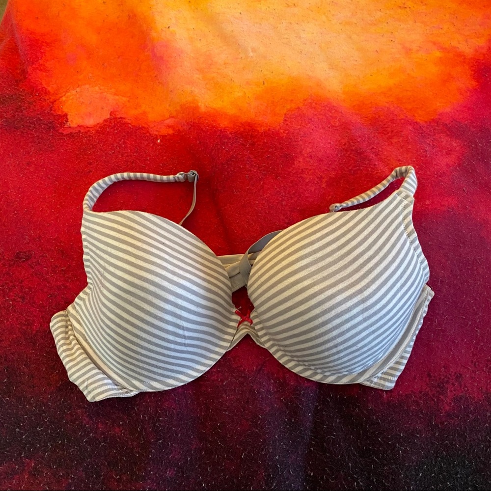 Gray and white striped Lane Bryant Cacique bra 46C